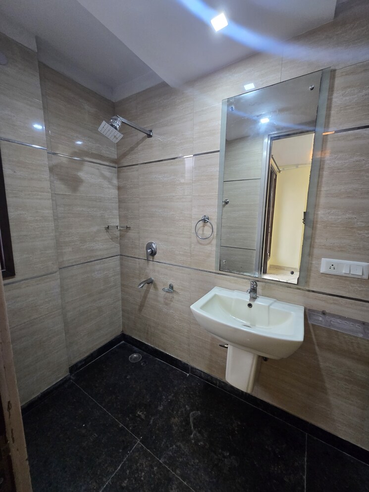 Bathroom, amar colony 2 Bedroom 900 Sq.Ft. Builder Floor In Amar Colony Delhi 8975351