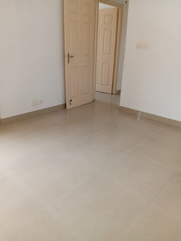 Room in 2 BHK Apartment at Supertech Cape Town, Sector 74 – for Rent
