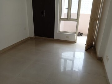 Room in 2 BHK Apartment at Supertech Cape Town, Sector 74 – for Rent