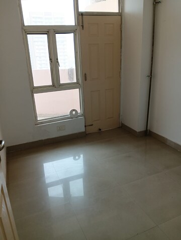 Room in 2 BHK Apartment at Supertech Cape Town, Sector 74 – for Rent