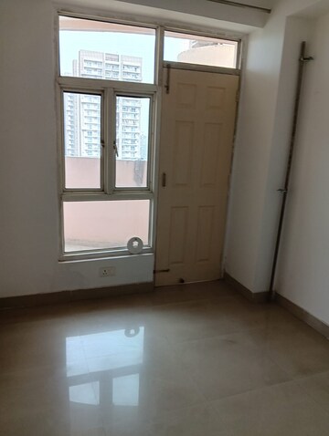 Room in 2 BHK Apartment at Supertech Cape Town, Sector 74 – for Rent