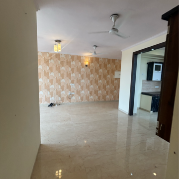 Room in 3 BHK Apartment at Omaxe The Palace, Sushant Golf City – for Rent
