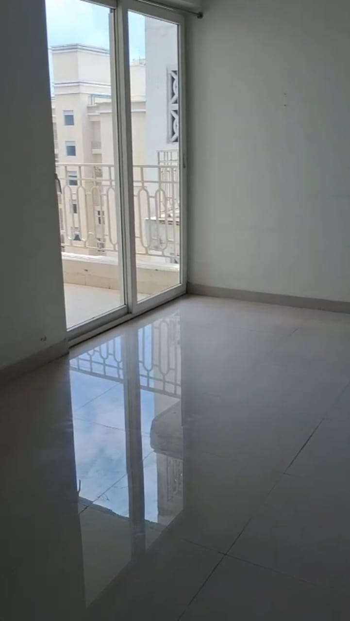 3 BHK 1805 Sq.Ft. Apartment in Mahagun Mirabella