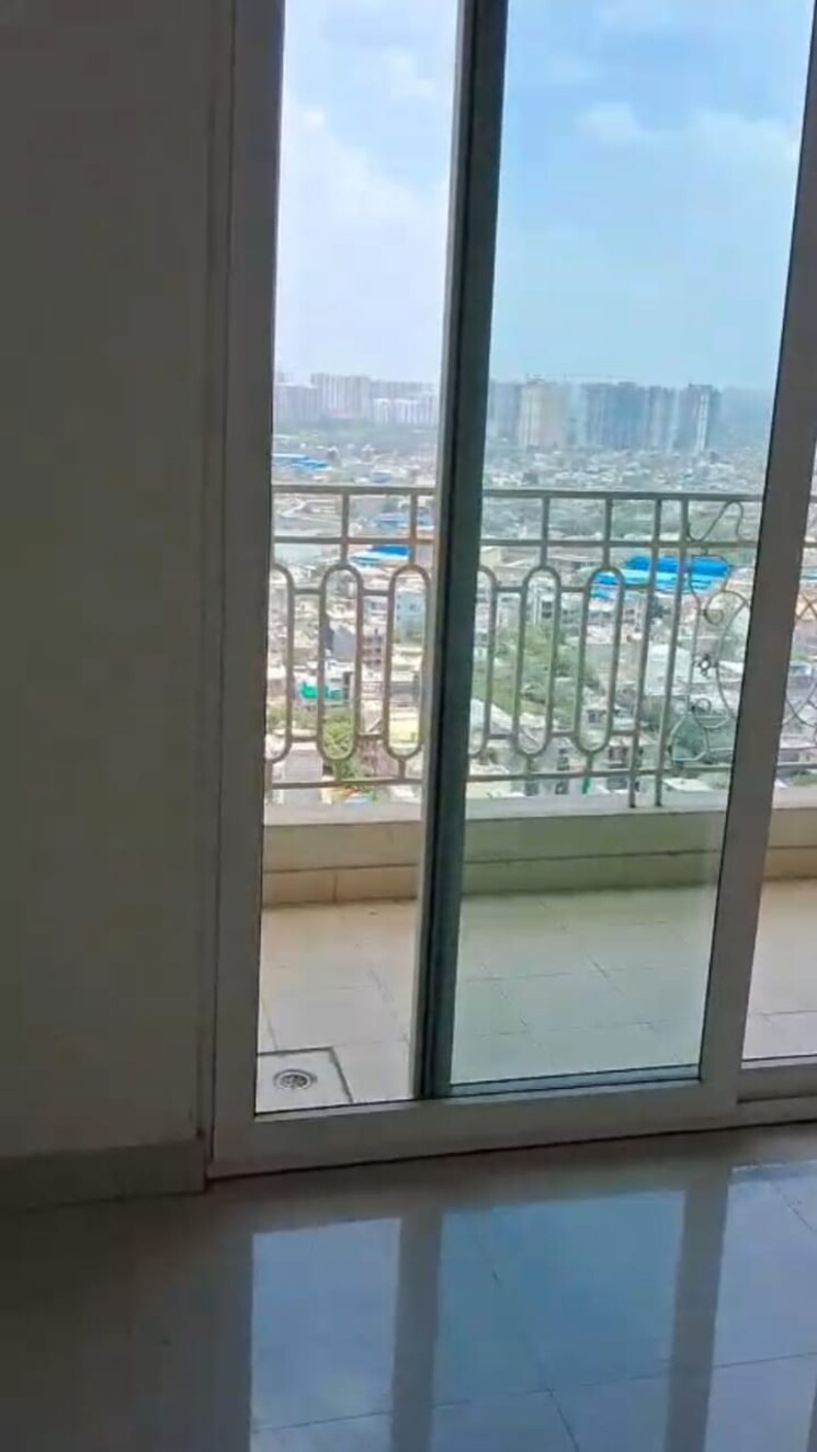 Swimming Pool, mahagun-mirabella 3 Bedroom 1805 Sq.Ft. Apartment In Sector 79 Noida 8975406