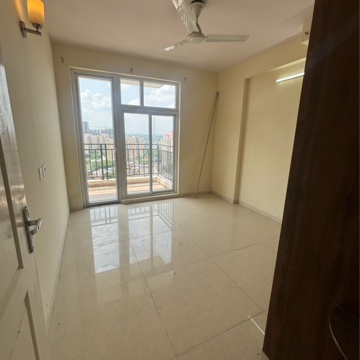 Room in 3 BHK Apartment at Omaxe The Palace, Sushant Golf City – for Rent