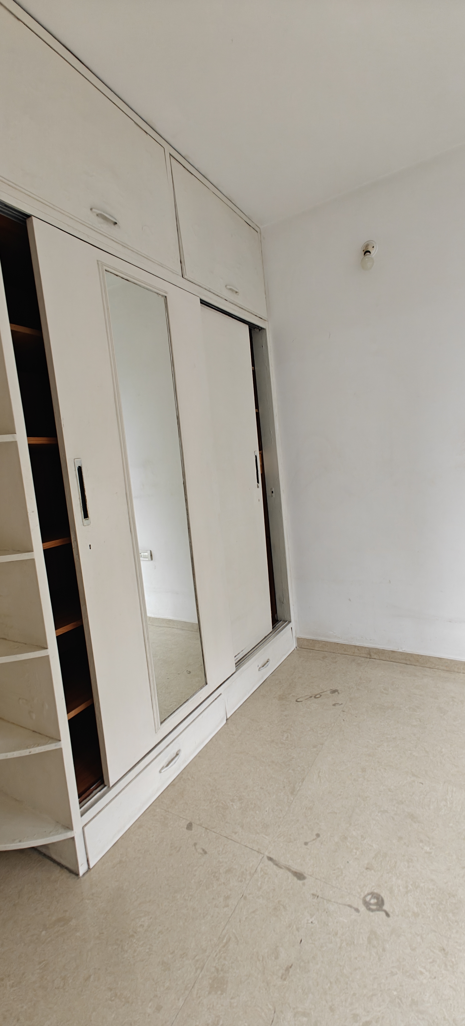 2.5 BHK Apartment For Rent in Kalpataru Aura