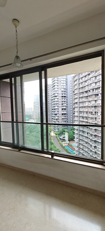 Room in 2.5 BHK Apartment at Kalpataru Aura, Ghatkopar West – for Rent