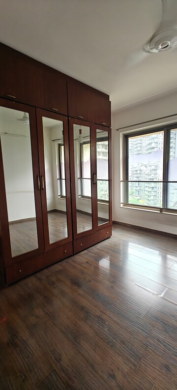 Room in 2.5 BHK Apartment at Kalpataru Aura, Ghatkopar West – for Rent