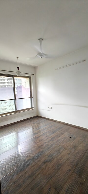 Room in 2.5 BHK Apartment at Kalpataru Aura, Ghatkopar West – for Rent