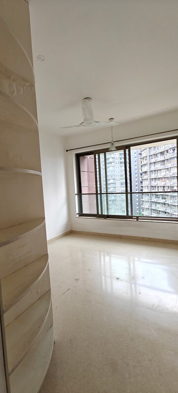 Room in 2.5 BHK Apartment at Kalpataru Aura, Ghatkopar West – for Rent