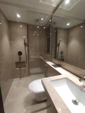 Furnished Amenities in 3 BHK Apartment at Hiranandani Highland, Powai – for Rent