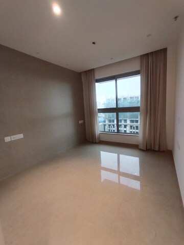 Room in 3 BHK Apartment at Hiranandani Highland, Powai – for Rent