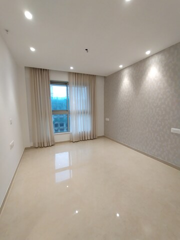 Room in 3 BHK Apartment at Hiranandani Highland, Powai – for Rent
