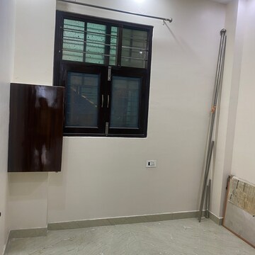 Room in 3.5 BHK Builder Floor at Shalimar Bagh – for Sale