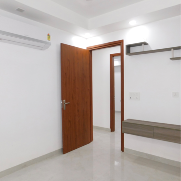 Room in 4 BHK Builder Floor at Vasant Kunj – for Rent
