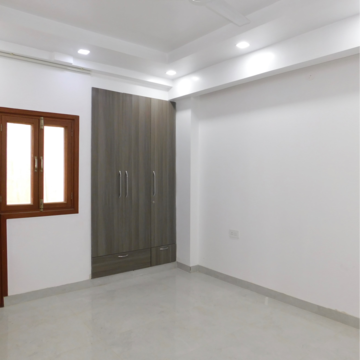 Room in 4 BHK Builder Floor at Vasant Kunj – for Rent