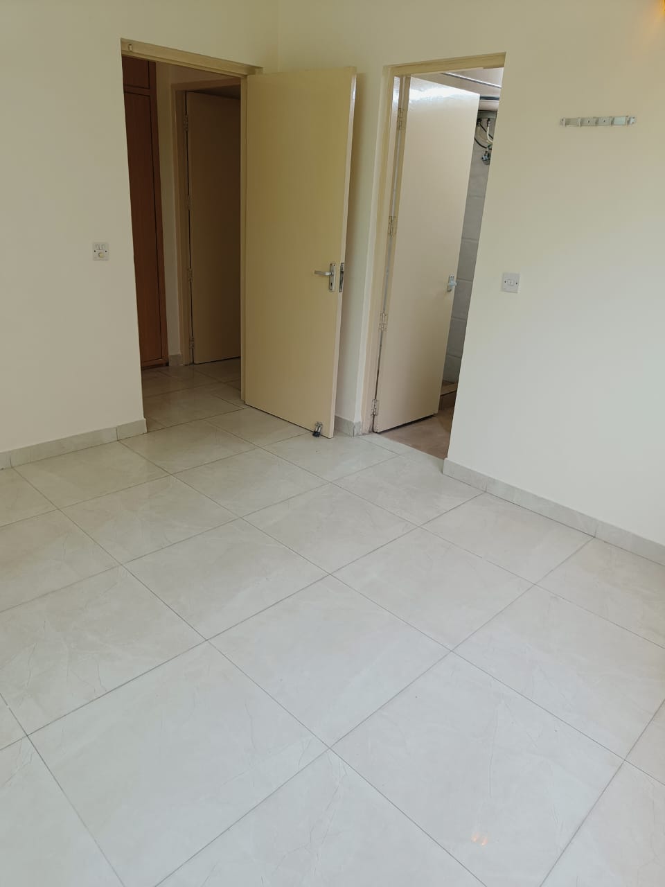 3 BHK Apartment For Sale in DLF Oakwood Estate