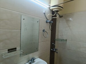 Bathroom in 3 BHK Apartment at DLF Oakwood Estate, Dlf Phase ii – for Sale