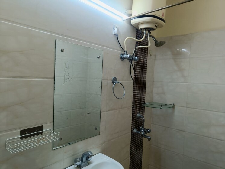 Bathroom, dlf-oakwood-estate 3 Bedroom 1566 Sq.Ft. Apartment In Dlf Phase ii Gurgaon 8975467