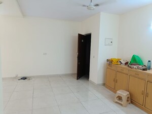 Room in 3 BHK Apartment at DLF Oakwood Estate, Dlf Phase ii – for Sale