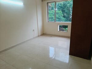 Room in 3 BHK Apartment at DLF Oakwood Estate, Dlf Phase ii – for Sale