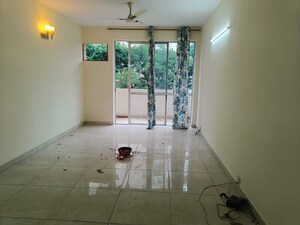 Room in 3 BHK Apartment at DLF Oakwood Estate, Dlf Phase ii – for Sale