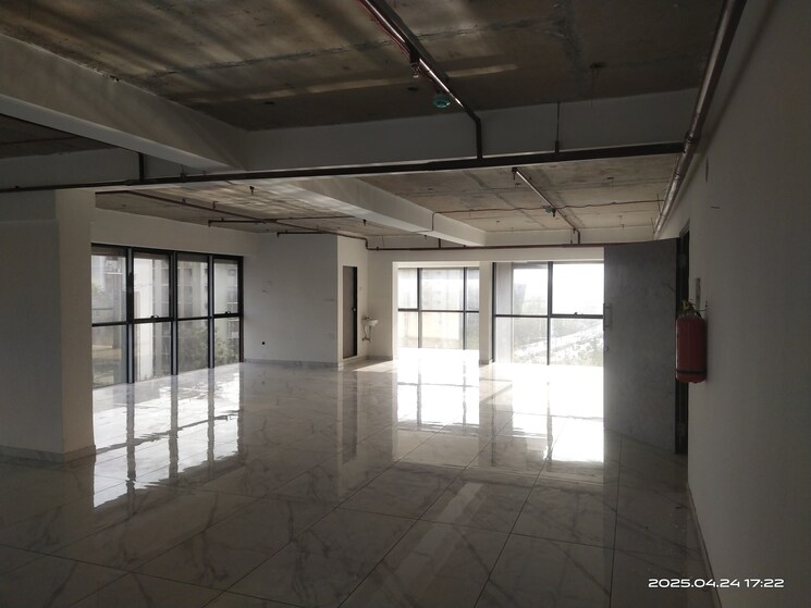 Room, gayatri-heights Commercial Office Space 2000 Sq.Ft. In Andheri East Mumbai 8975485