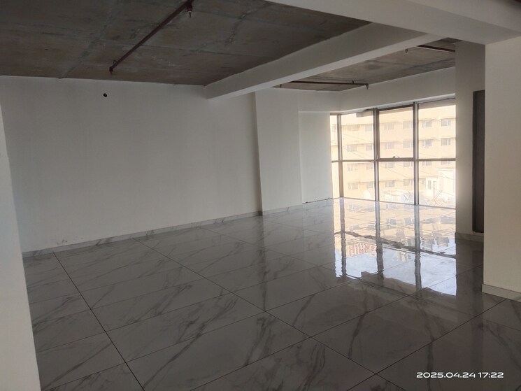 Room, gayatri-heights Commercial Office Space 2000 Sq.Ft. In Andheri East Mumbai 8975485