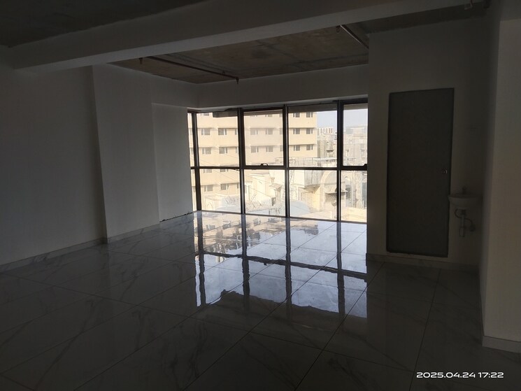 Room, gayatri-heights Commercial Office Space 2000 Sq.Ft. In Andheri East Mumbai 8975485