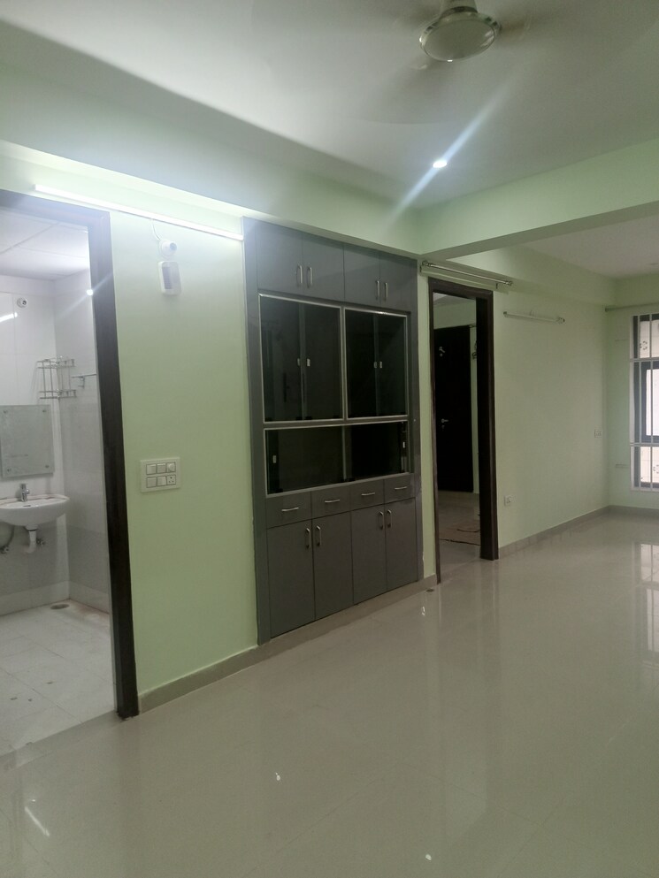 undefined, sector 31 3 Bedroom 200 Sq.Mt. Independent House In Sector 31 Noida 8975496