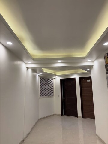 Building Lobby in 2 BHK Apartment at Gaur City 2 - 14th Avenue, Sector 16c Greater Noida – for Rent