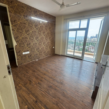 Room in 3 BHK Apartment at Omaxe The Palace, Sushant Golf City – for Rent