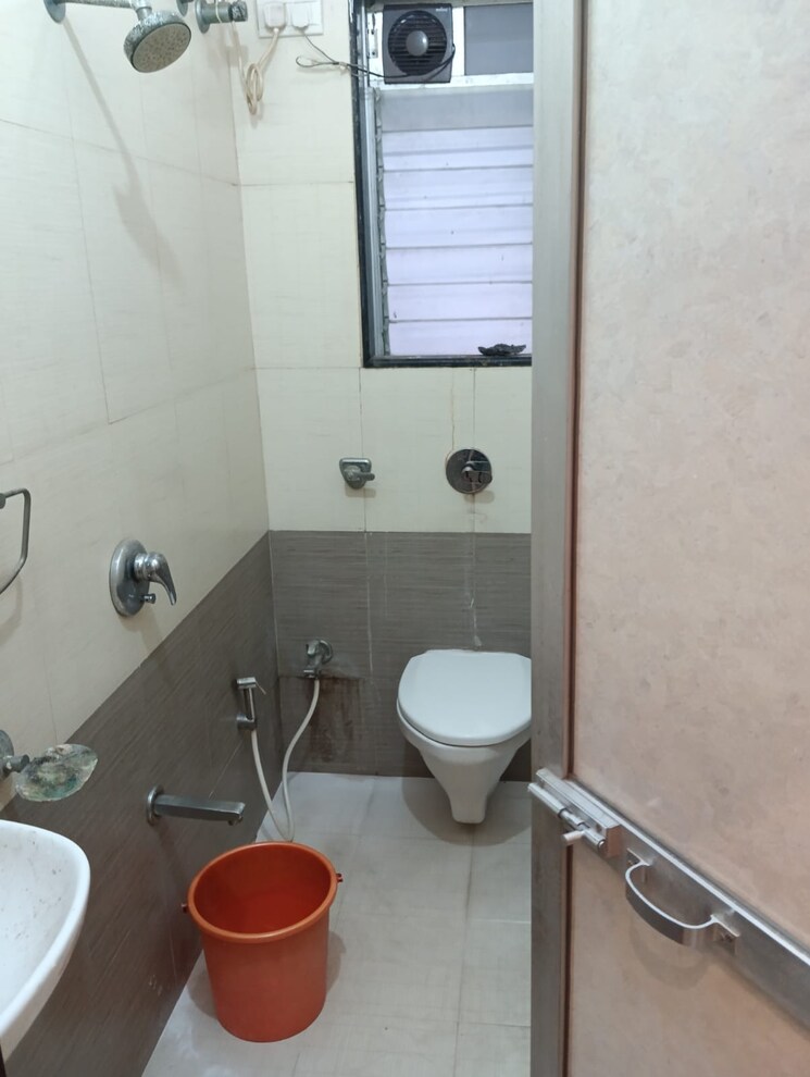 Bathroom, jawahar-nagar-chs-goregaon 1 Bedroom 650 Sq.Ft. Apartment In Goregaon West Mumbai 8975540