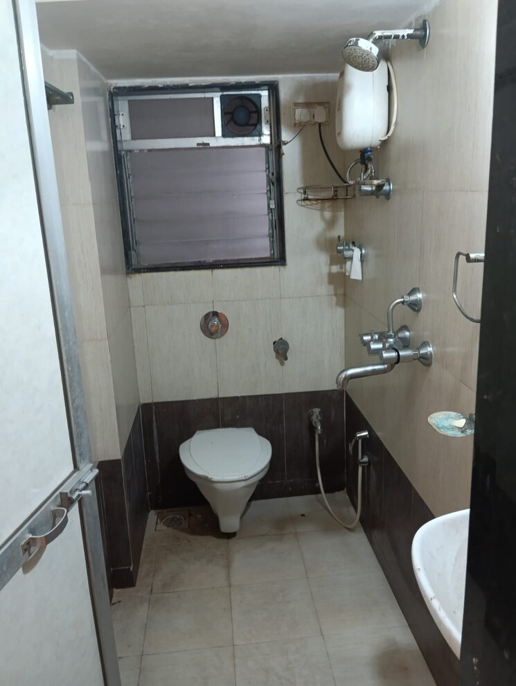 Bathroom, jawahar-nagar-chs-goregaon 1 Bedroom 650 Sq.Ft. Apartment In Goregaon West Mumbai 8975540