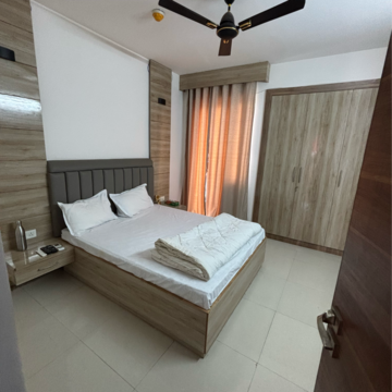 Bedroom in 3 BHK Apartment at Shalimar Oneworld Vista, Malesemau – for Rent
