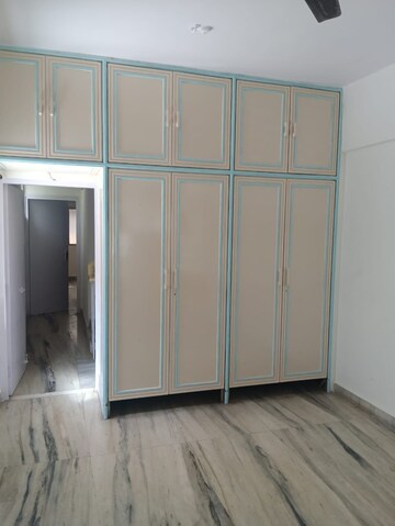 Room in 2.5 BHK Villa at Unnat Nagar CHS, Goregaon West – for Rent