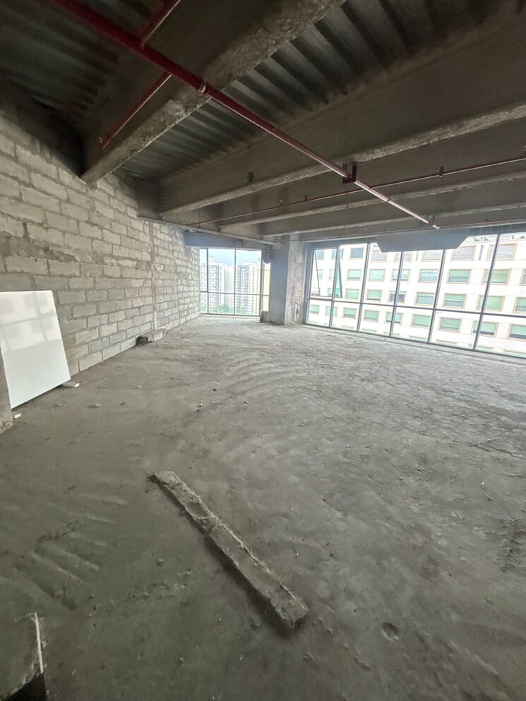  Parking, shalimar-iridium Commercial Office Space 1750 Sq.Ft. In Vibhuti Khand Lucknow 8975551