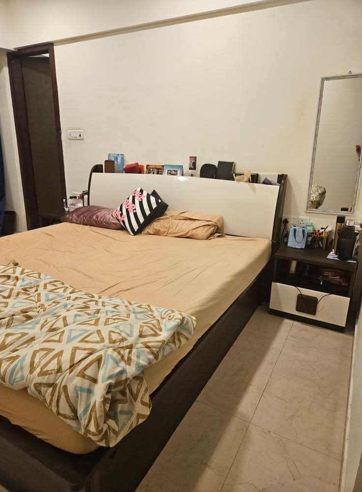 2 BHK + Servant Room Apartment For Rent in Anant Niwas Parel