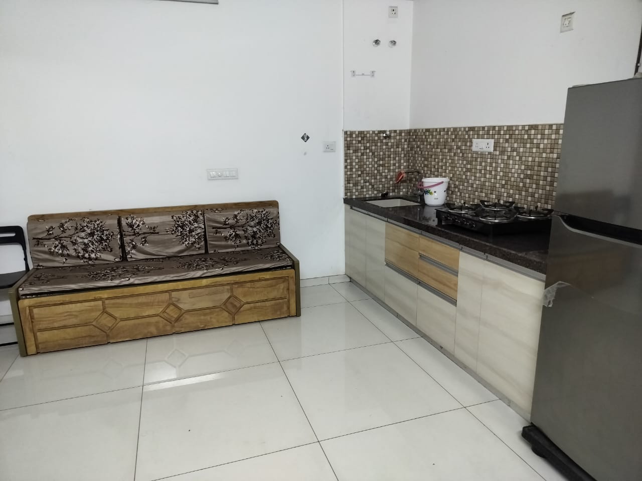 1 BHK + Pooja Room Apartment For Rent in Amanora Adreno Towers