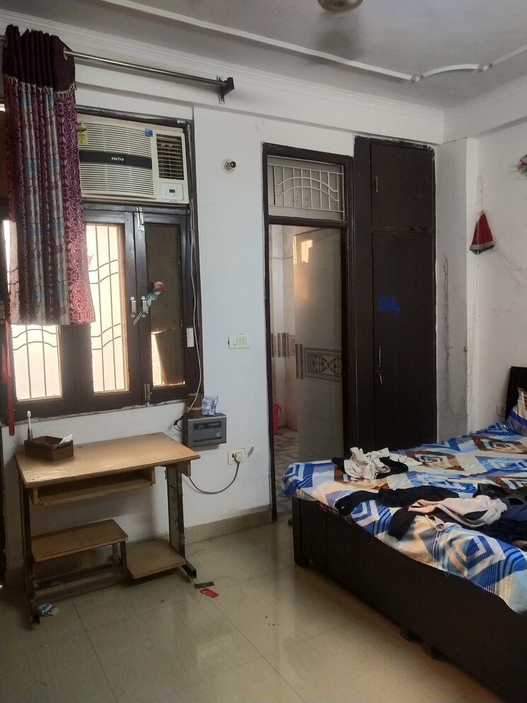 Room, sector 12 1.5 Bedroom 600 Sq.Ft. Independent House In Sector 12 Noida 8975605