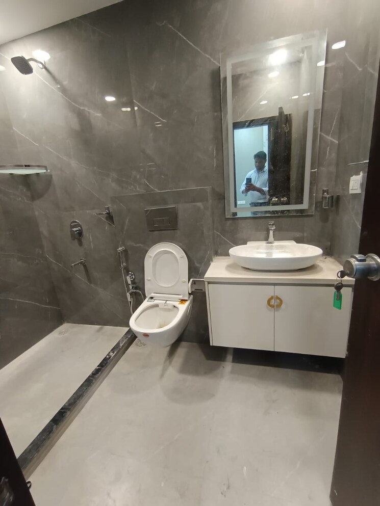Bathroom, jahaz-apartments 3 Bedroom 1350 Sq.Ft. Apartment In Paschim Vihar Delhi 8975609