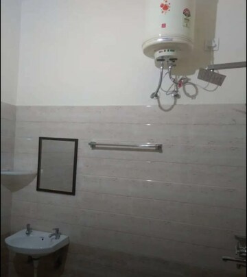 Bathroom in 1 BHK Builder Floor at Sector 21 – for Rent
