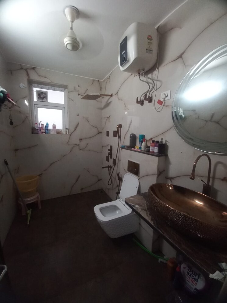 Attached Bathroom, ss-mayfield-gardens 3 Bedroom 1800 Sq.Ft. Builder Floor In Sector 51 Gurgaon 8975639