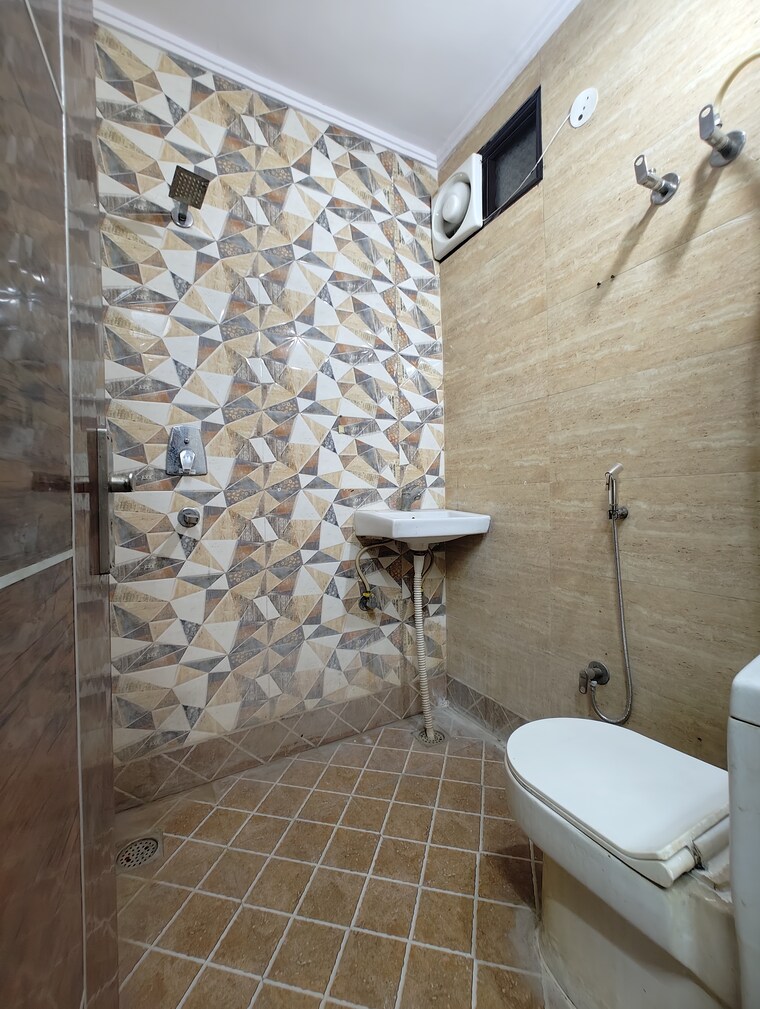 Bathroom, govindpuri 2 Bedroom 600 Sq.Ft. Builder Floor In Govindpuri Delhi 8975712