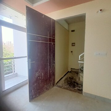Room in 1 BHK Builder Floor at Sector 55 – for Rent