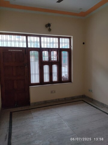 Room in 3 BHK Independent House at Sector 21d – for Rent