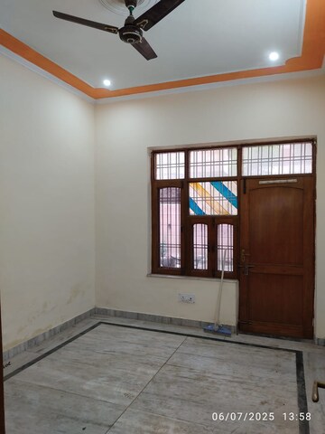 Room in 3 BHK Independent House at Sector 21d – for Rent