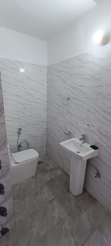 Attached Bathroom in 4 BHK Apartment at Gaur City 1st Avenue, Sector 4 Greater Noida – for Rent