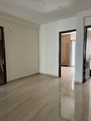 Room in 3 BHK Builder Floor at Sector 57 – for Rent