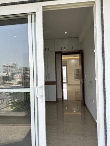 Building Lobby in 3 BHK Builder Floor at Sector 57 – for Rent